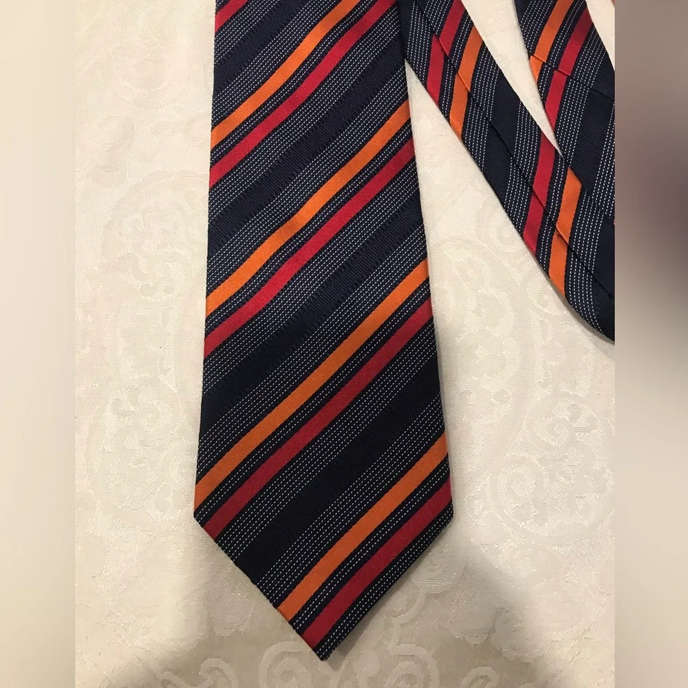 NWOT Daniel Hechter Paris Tie 100% silk